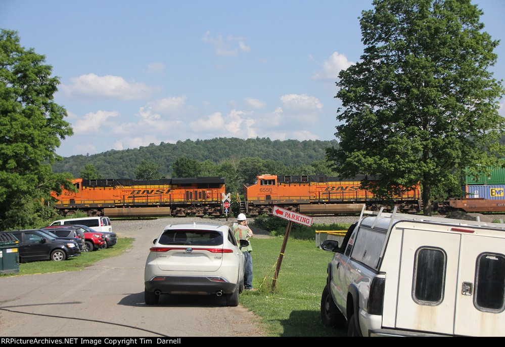 BNSF 4271, 6550 on 264